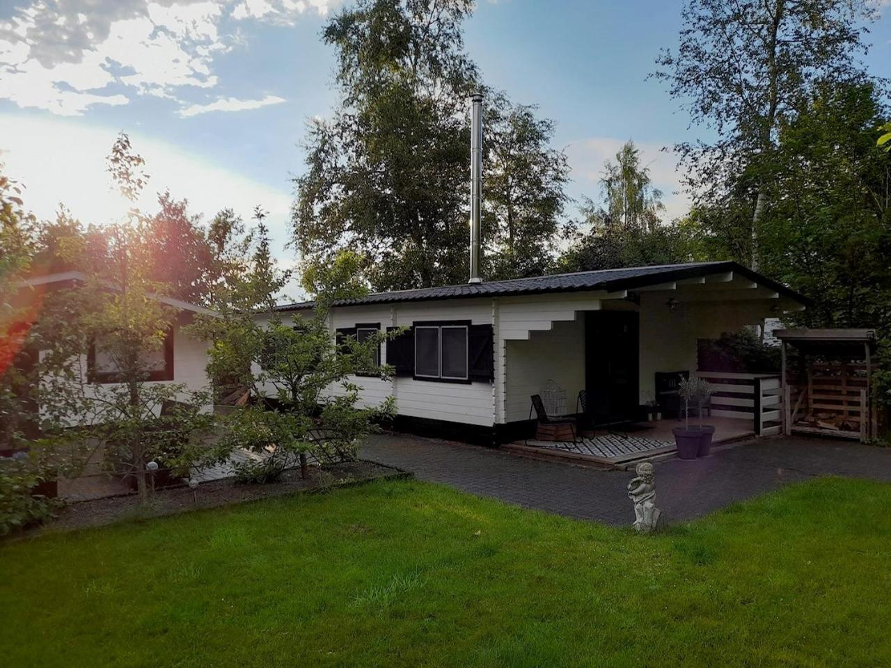 Carpe Diem, Het Ruime Chalet Met Houtkachel Nabij Wildlands Emmen Schoonebeek ภายนอก รูปภาพ